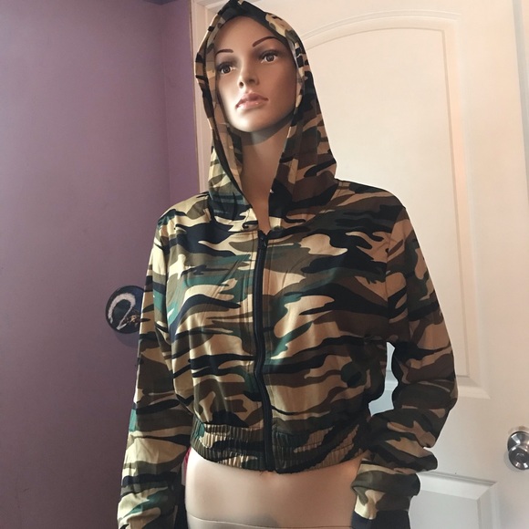 Lydaa Camouflage Crop Top - Picture 3 of 8